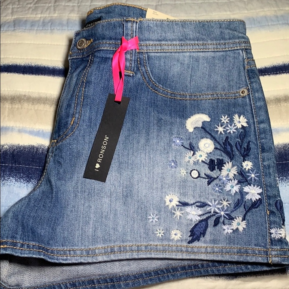 I ❤️Ronson Shorts - Picture 7 of 7